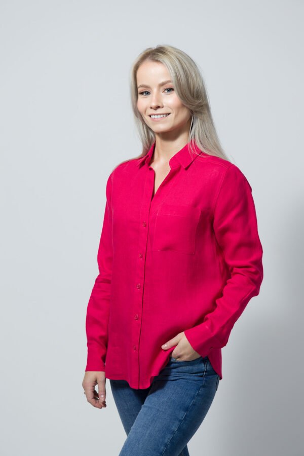 Koszula damska viva magneta malinowa na modelce przód