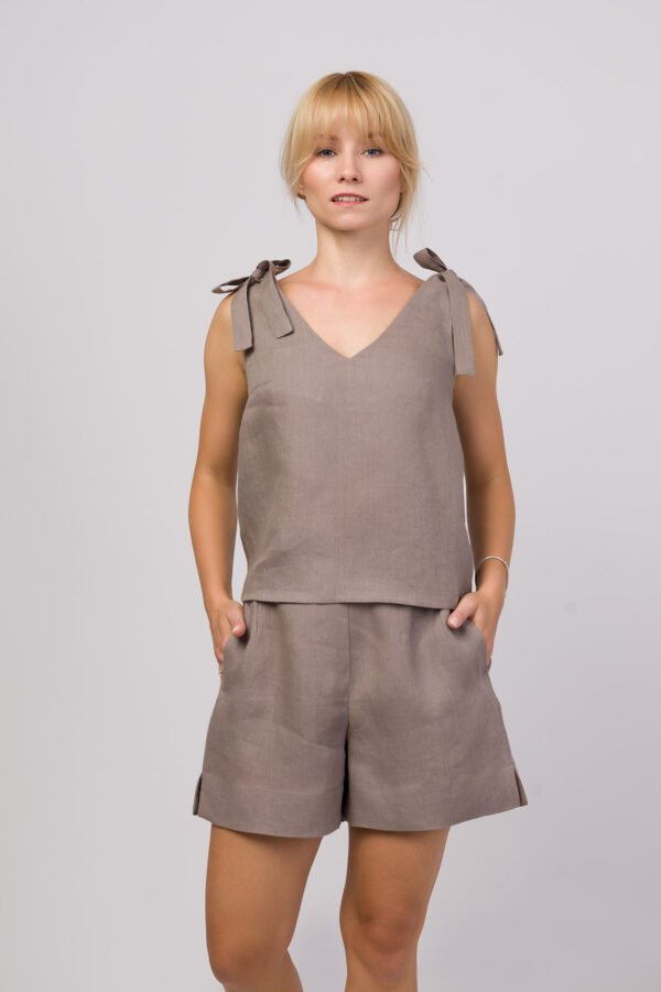 Bluzka mocca na na modelce głowne